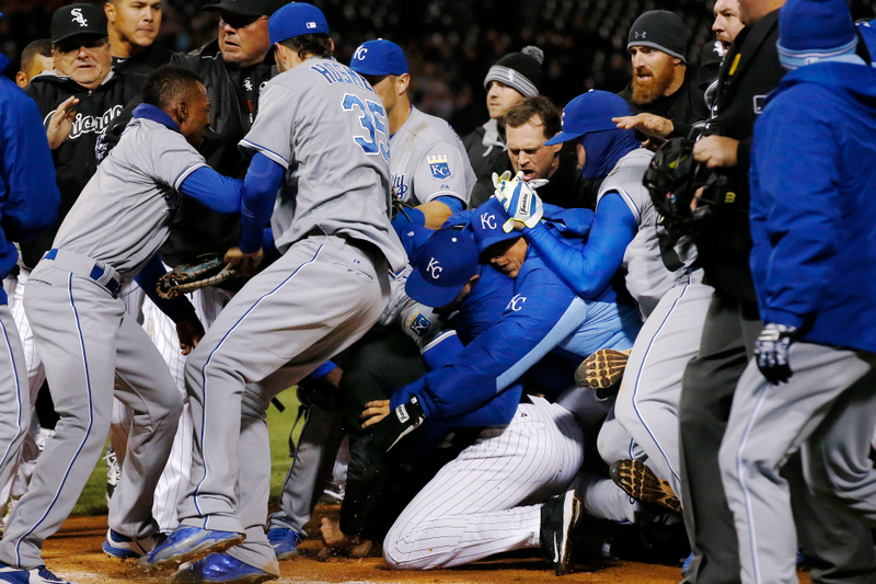 Illustration for article titled Last Night's White Sox-Royals Brawl Was A Photographer's Delight